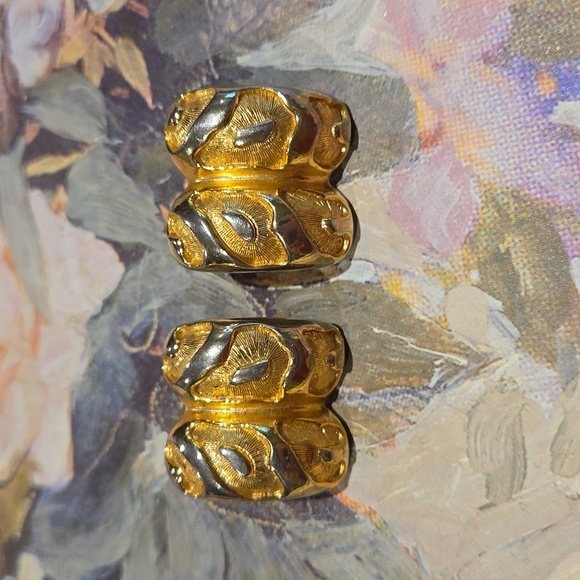 Vingage Chunky Gold Tone Earrings - Picture 1 of 4